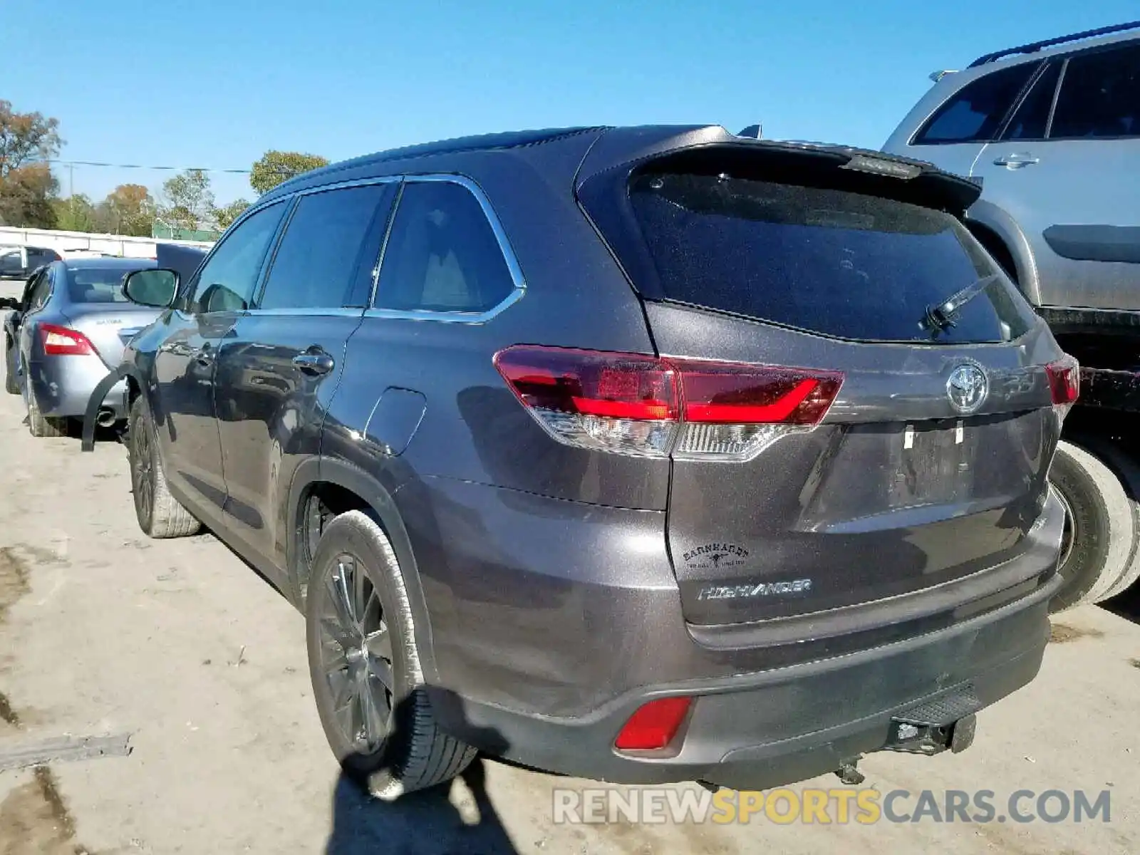 3 Photograph of a damaged car 5TDKZRFH1KS553692 TOYOTA HIGHLANDER 2019