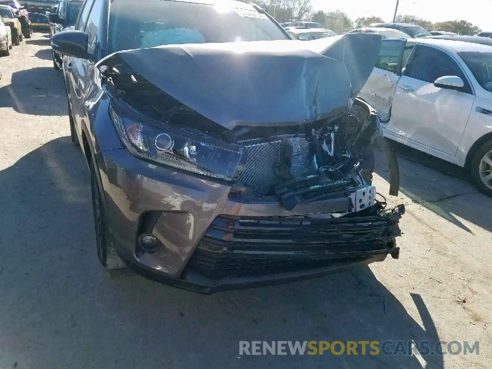 9 Photograph of a damaged car 5TDKZRFH1KS553692 TOYOTA HIGHLANDER 2019