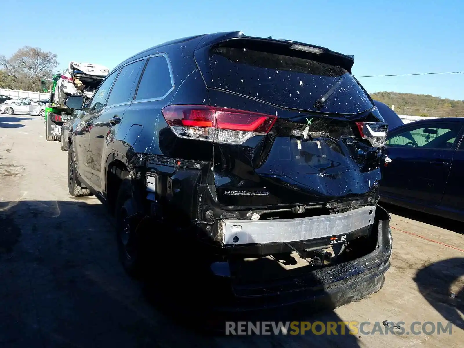 3 Photograph of a damaged car 5TDKZRFH1KS555006 TOYOTA HIGHLANDER 2019