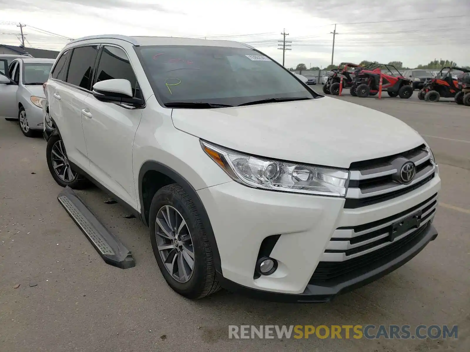 1 Photograph of a damaged car 5TDKZRFH1KS558018 TOYOTA HIGHLANDER 2019