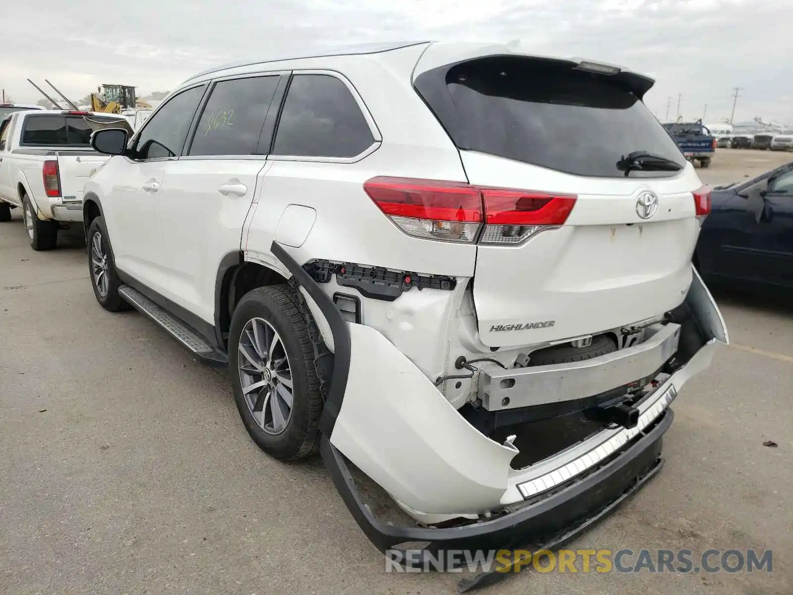 3 Фотография поврежденного автомобиля 5TDKZRFH1KS558018 TOYOTA HIGHLANDER 2019