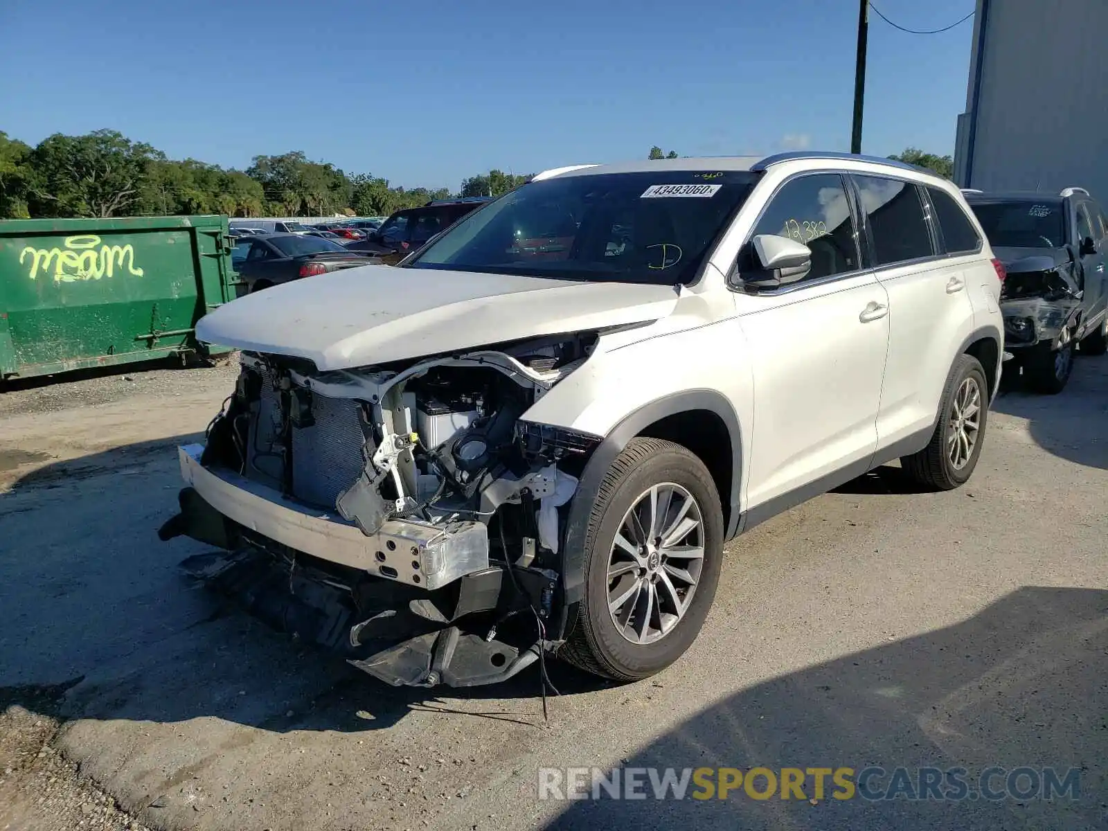 2 Photograph of a damaged car 5TDKZRFH1KS558438 TOYOTA HIGHLANDER 2019