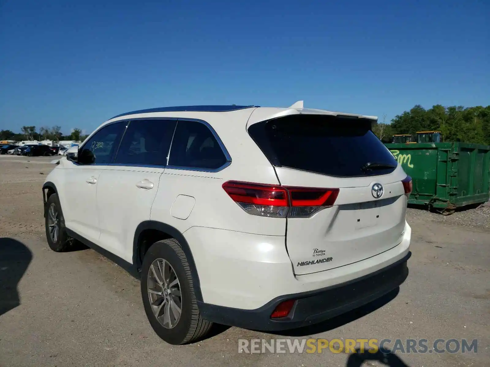 3 Photograph of a damaged car 5TDKZRFH1KS558438 TOYOTA HIGHLANDER 2019