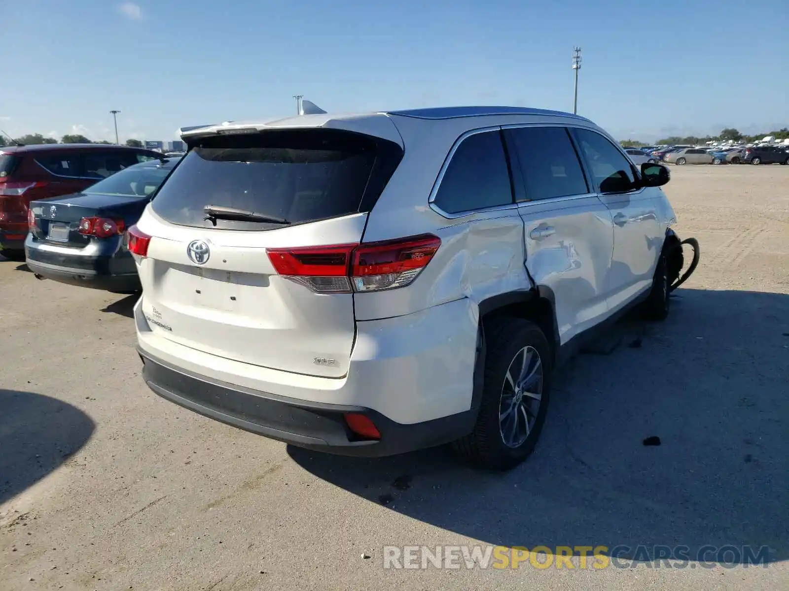 4 Фотография поврежденного автомобиля 5TDKZRFH1KS558438 TOYOTA HIGHLANDER 2019