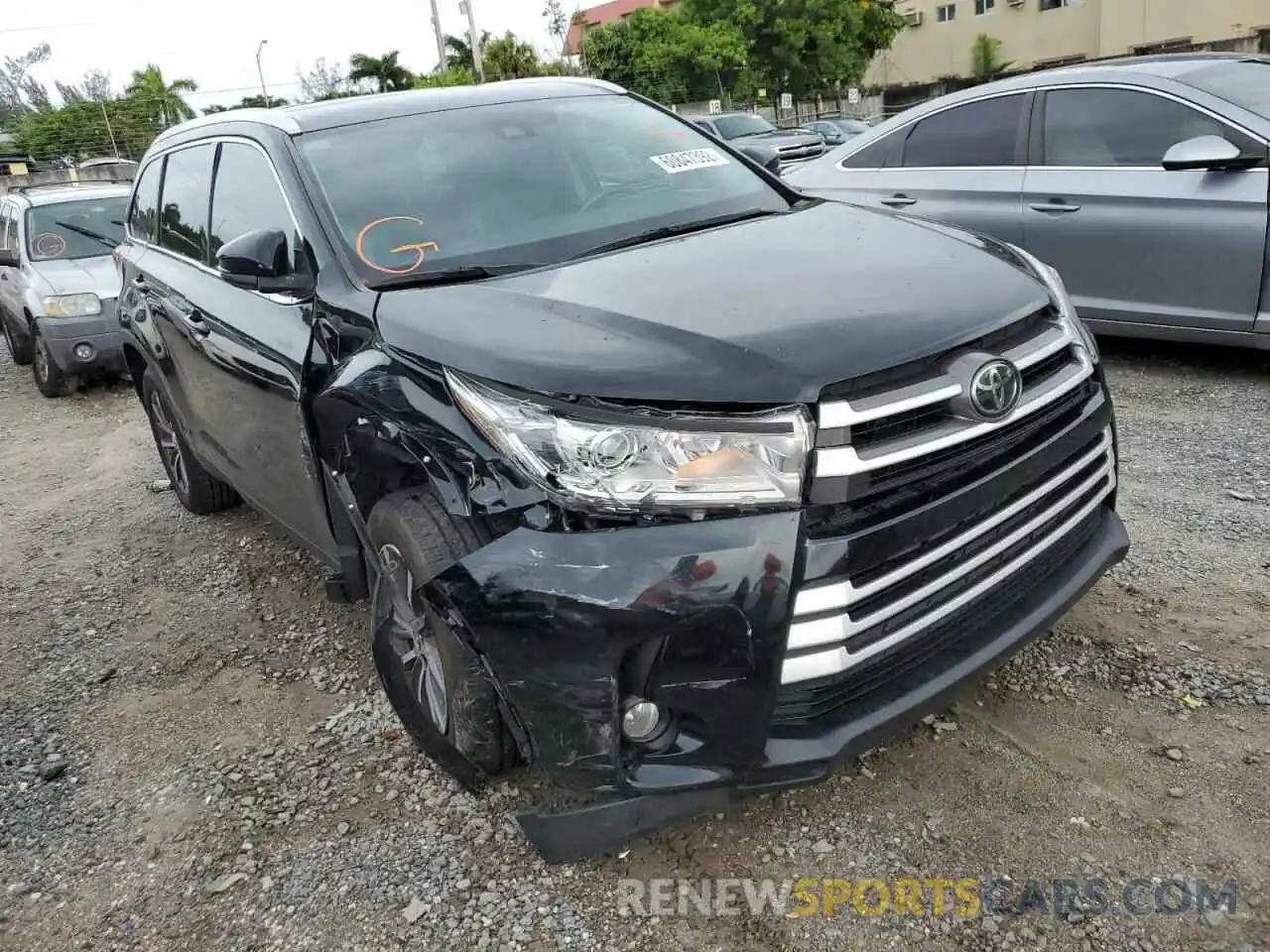 1 Photograph of a damaged car 5TDKZRFH1KS558925 TOYOTA HIGHLANDER 2019