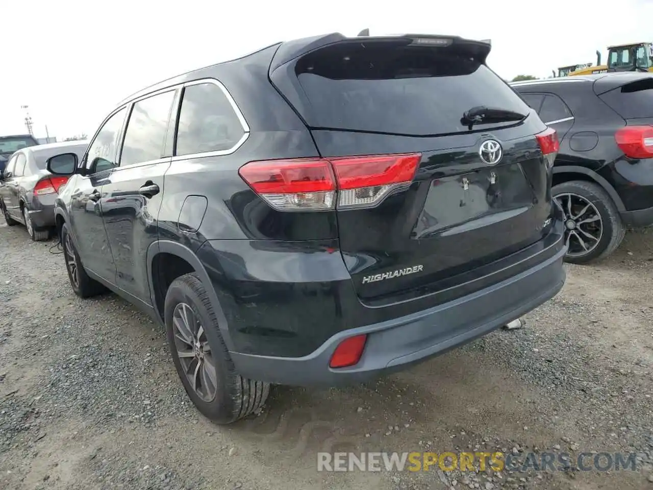 3 Photograph of a damaged car 5TDKZRFH1KS558925 TOYOTA HIGHLANDER 2019