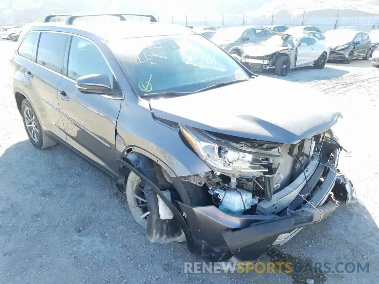 1 Photograph of a damaged car 5TDKZRFH1KS559489 TOYOTA HIGHLANDER 2019