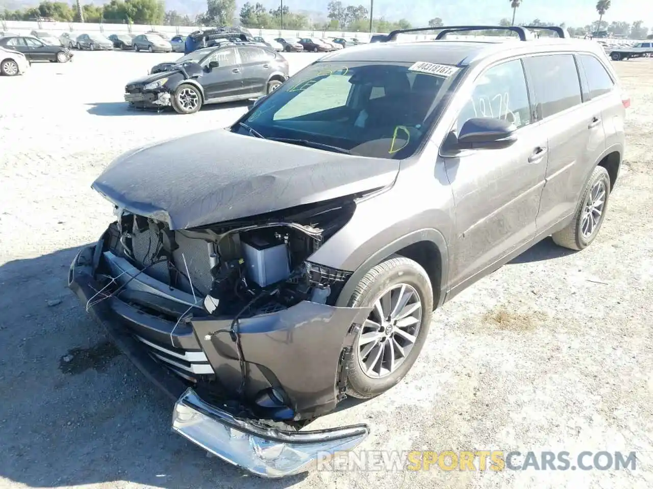 2 Photograph of a damaged car 5TDKZRFH1KS559489 TOYOTA HIGHLANDER 2019