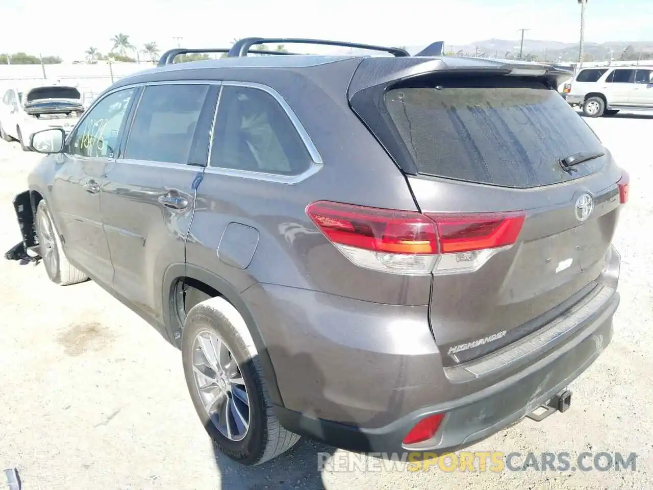 3 Photograph of a damaged car 5TDKZRFH1KS559489 TOYOTA HIGHLANDER 2019