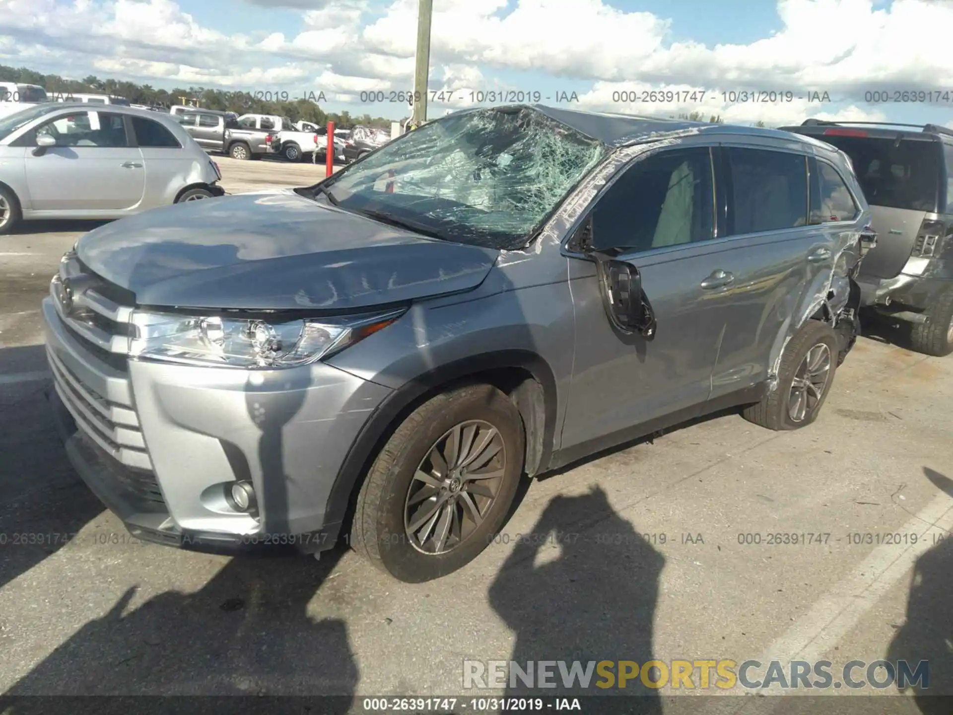 2 Photograph of a damaged car 5TDKZRFH1KS559914 TOYOTA HIGHLANDER 2019