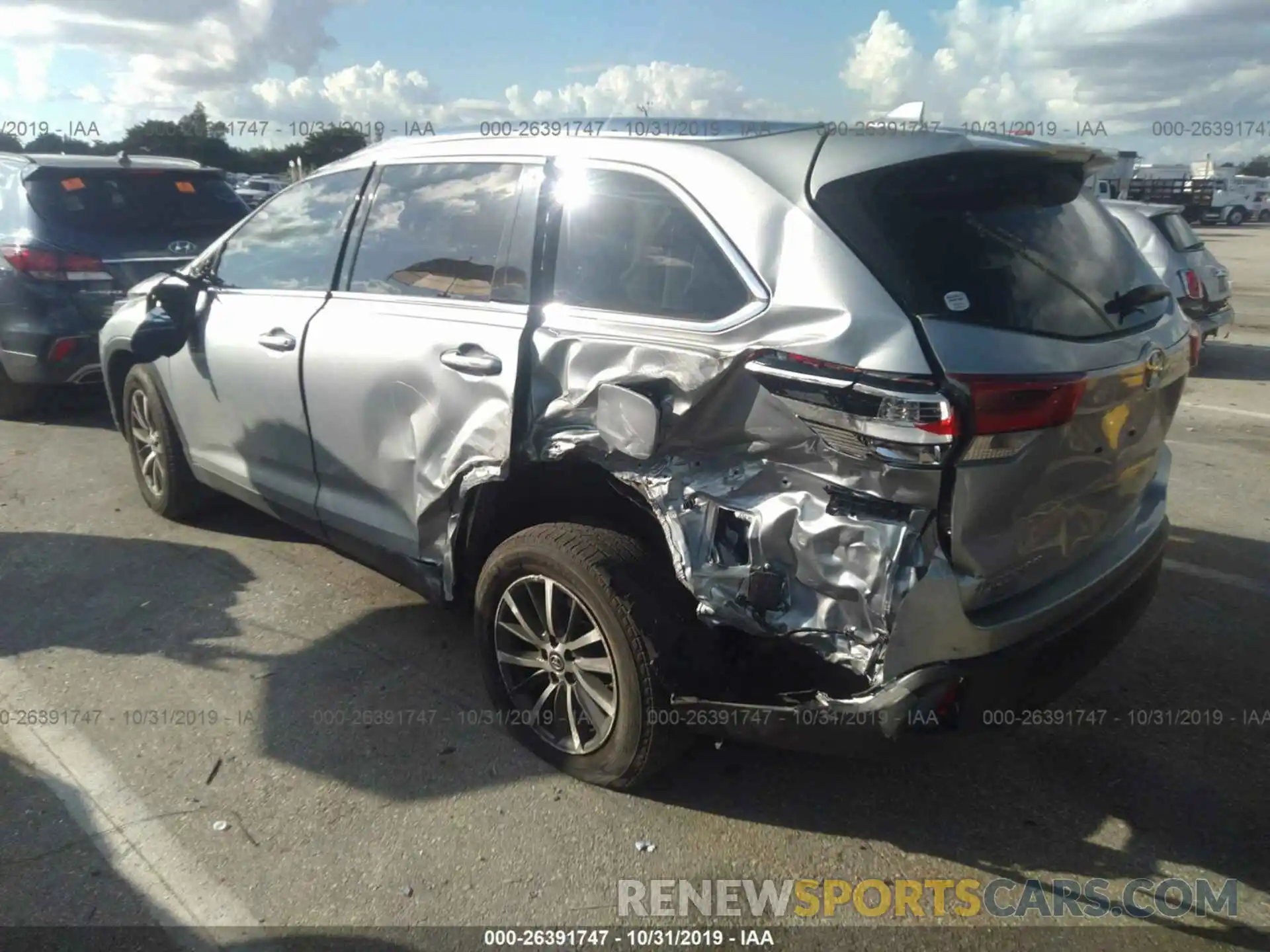 3 Photograph of a damaged car 5TDKZRFH1KS559914 TOYOTA HIGHLANDER 2019