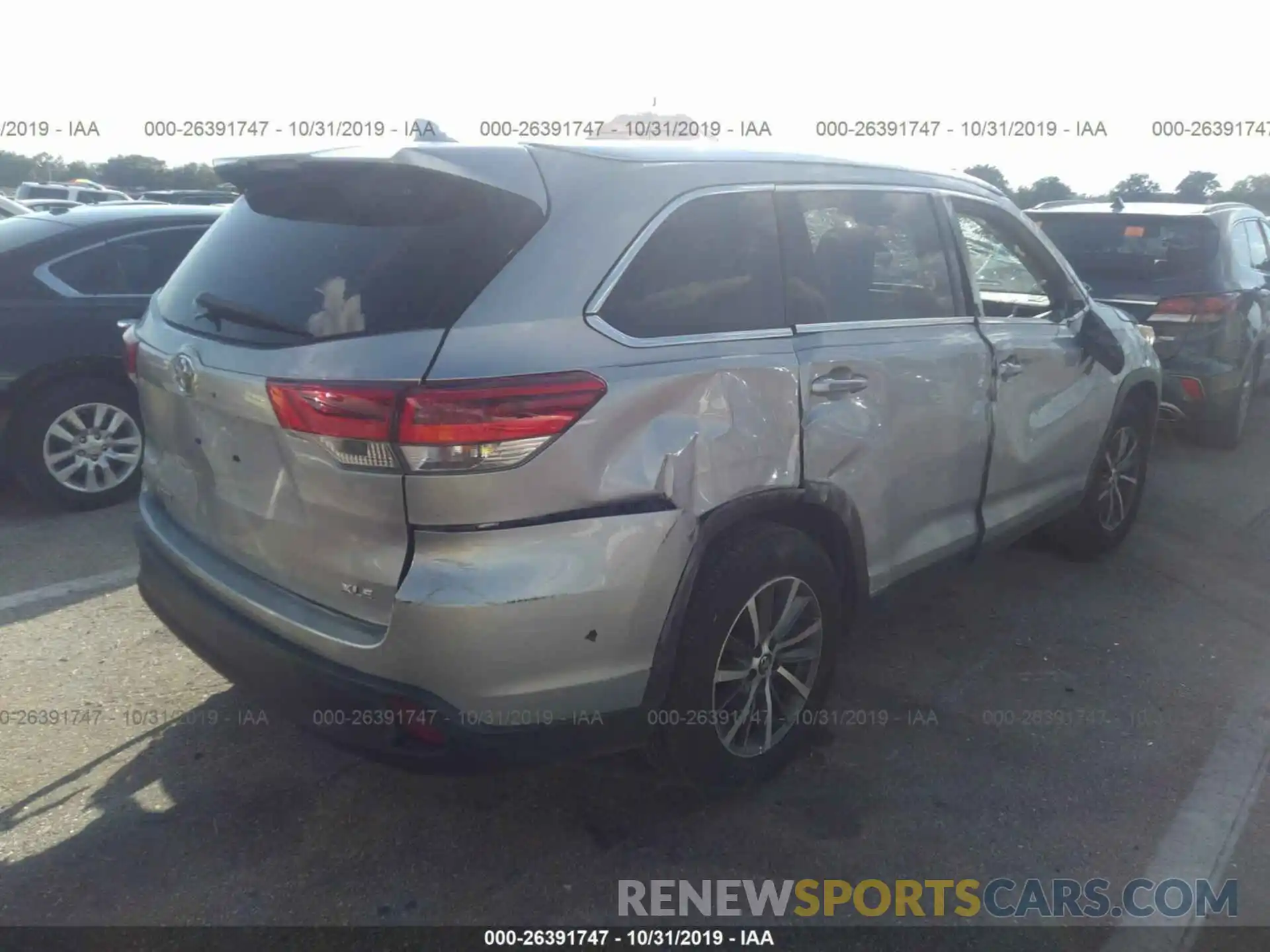 4 Photograph of a damaged car 5TDKZRFH1KS559914 TOYOTA HIGHLANDER 2019