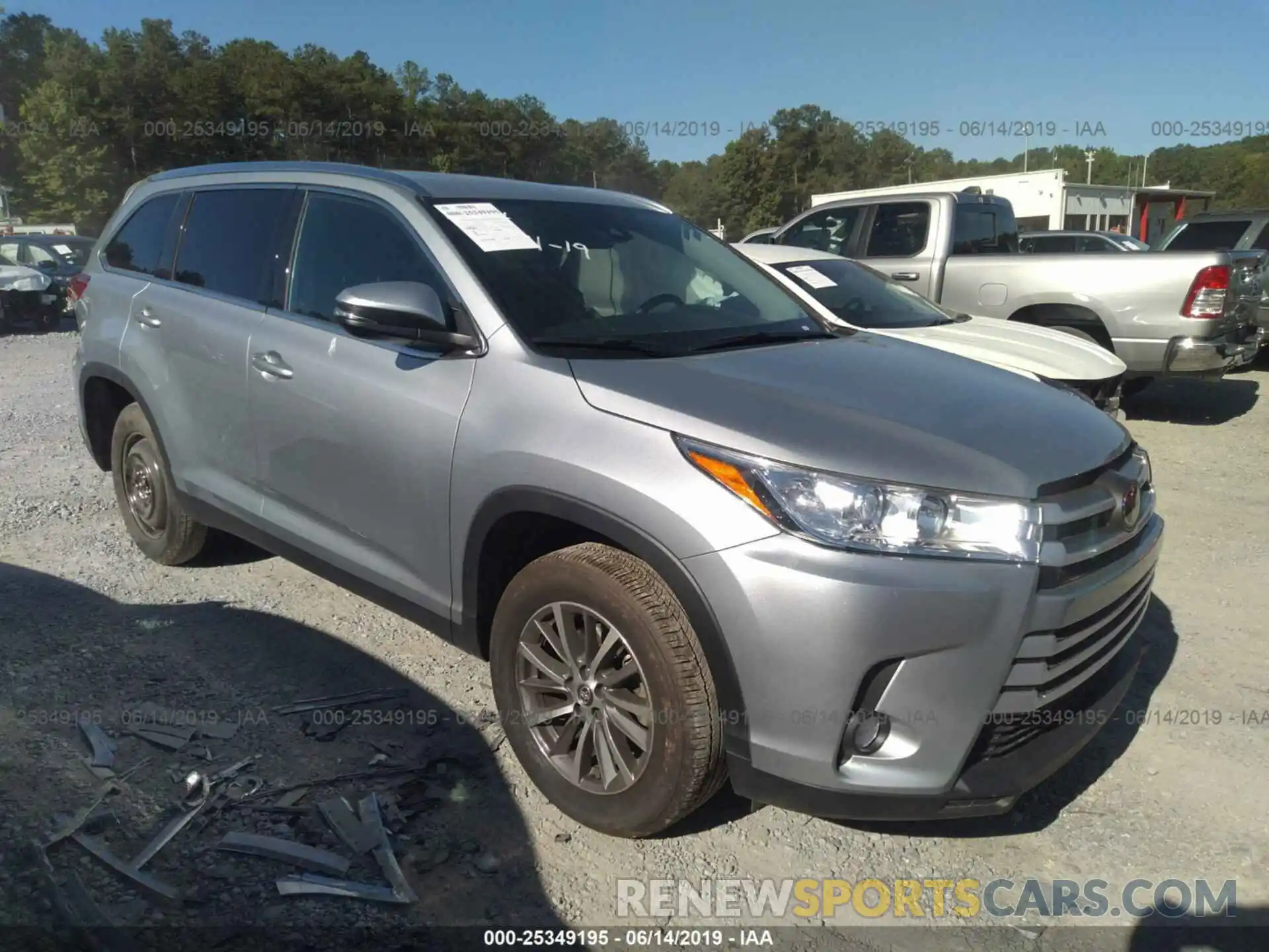 1 Photograph of a damaged car 5TDKZRFH1KS560044 TOYOTA HIGHLANDER 2019