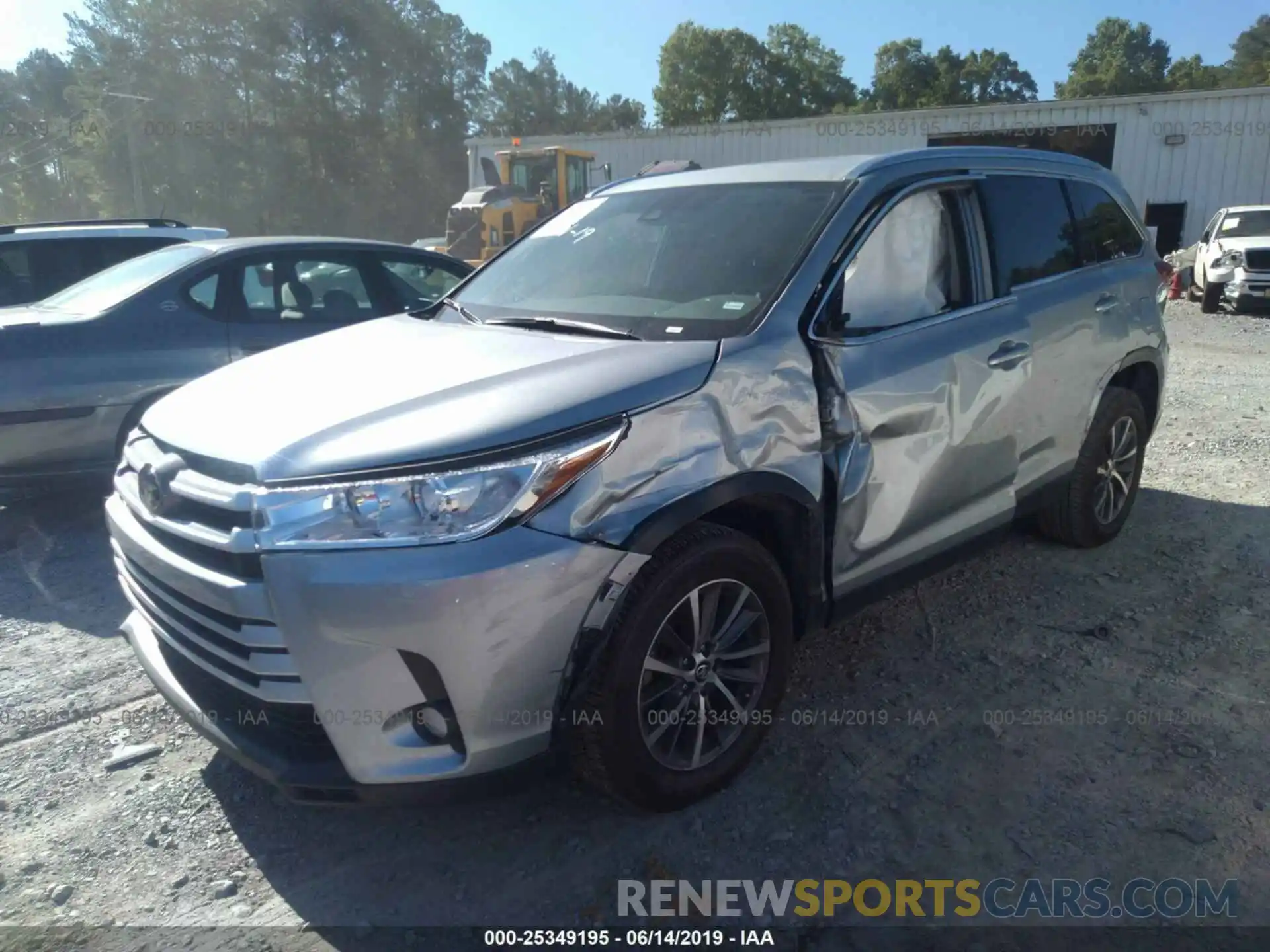 2 Photograph of a damaged car 5TDKZRFH1KS560044 TOYOTA HIGHLANDER 2019