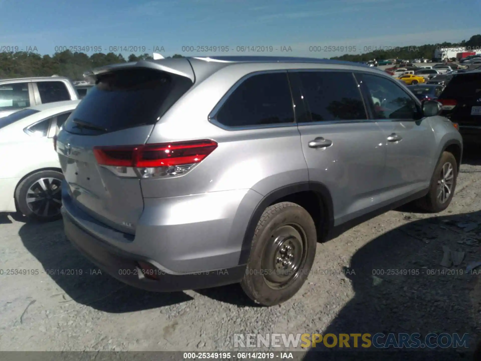 4 Фотография поврежденного автомобиля 5TDKZRFH1KS560044 TOYOTA HIGHLANDER 2019