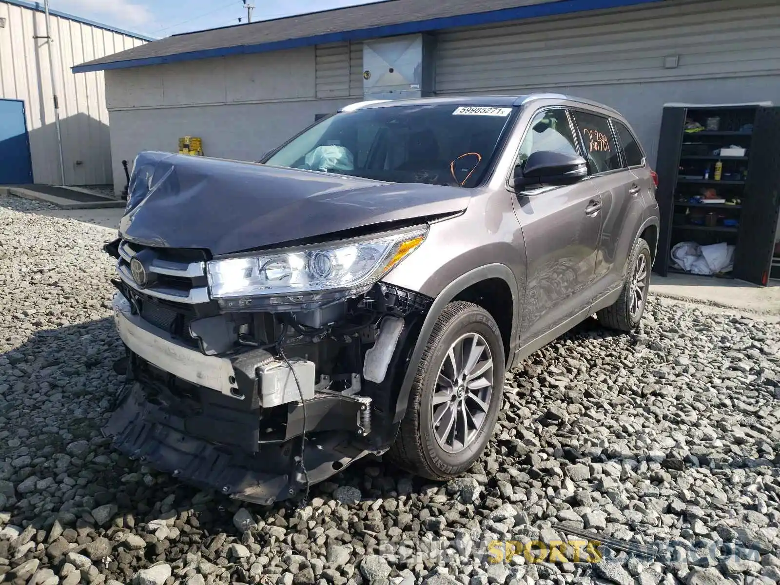 2 Photograph of a damaged car 5TDKZRFH1KS560710 TOYOTA HIGHLANDER 2019