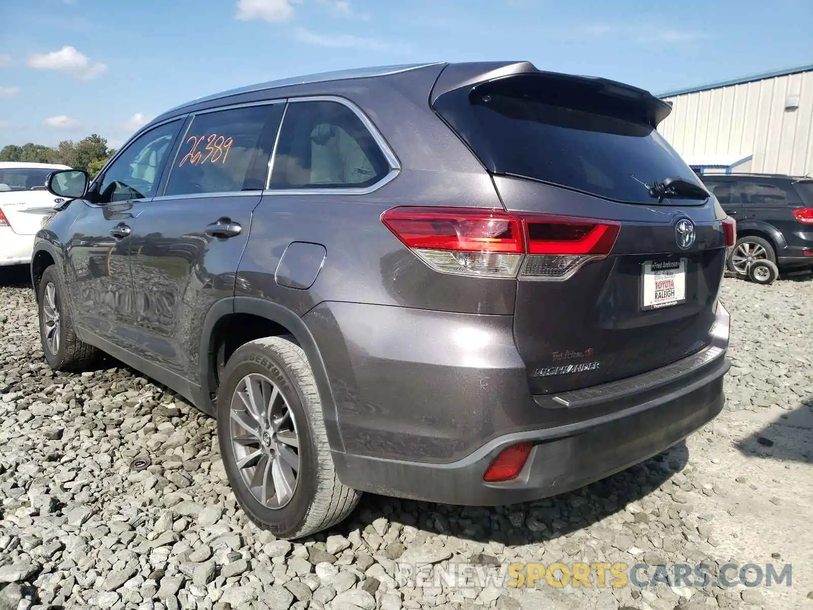 3 Photograph of a damaged car 5TDKZRFH1KS560710 TOYOTA HIGHLANDER 2019