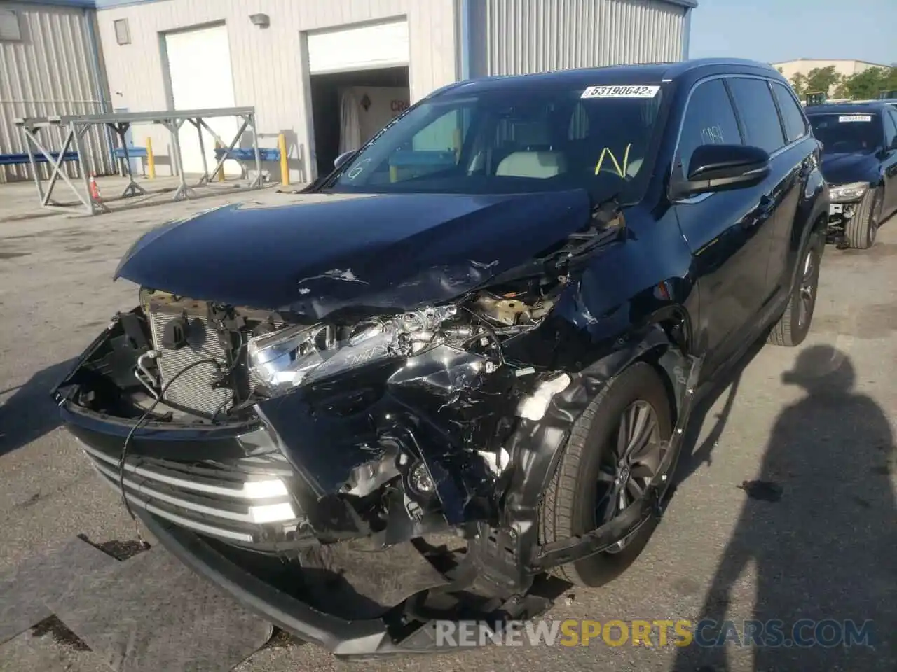 2 Photograph of a damaged car 5TDKZRFH1KS562800 TOYOTA HIGHLANDER 2019