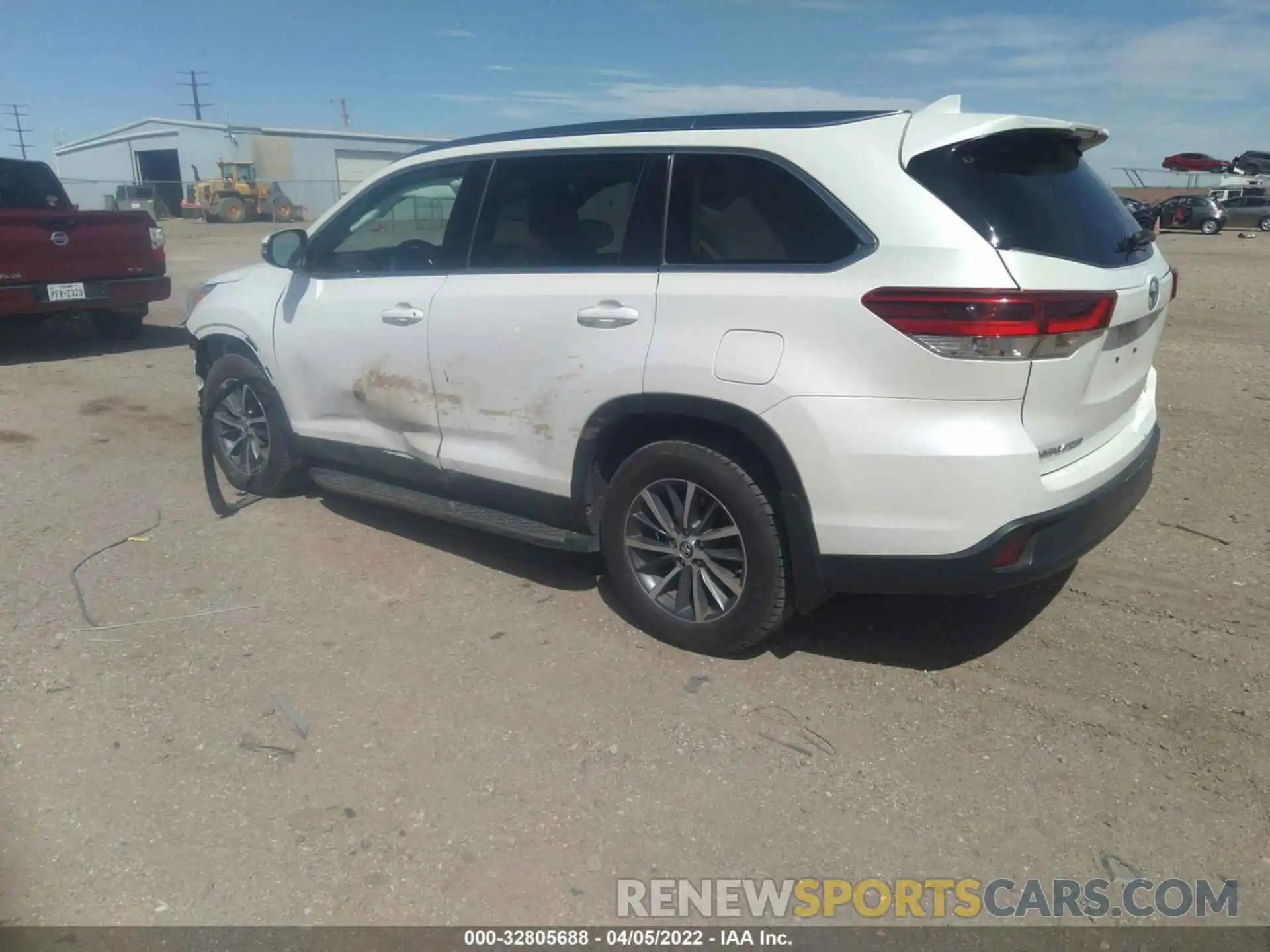 3 Photograph of a damaged car 5TDKZRFH1KS565521 TOYOTA HIGHLANDER 2019