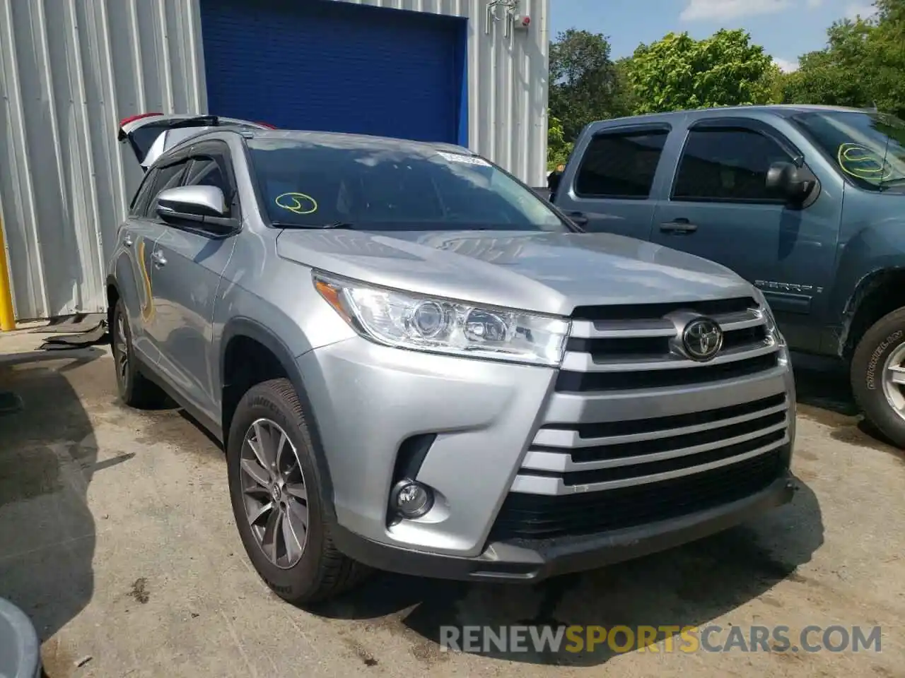 1 Photograph of a damaged car 5TDKZRFH1KS565907 TOYOTA HIGHLANDER 2019