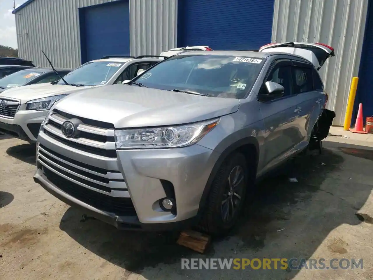 2 Photograph of a damaged car 5TDKZRFH1KS565907 TOYOTA HIGHLANDER 2019