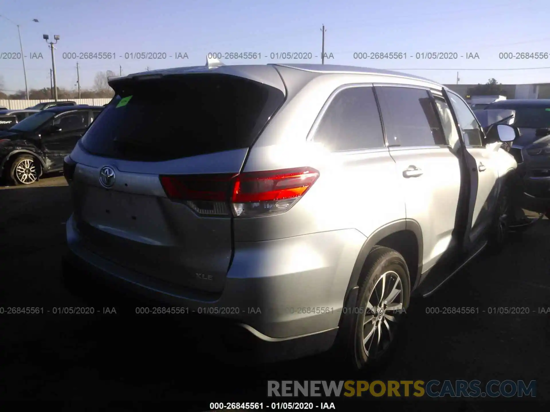 4 Photograph of a damaged car 5TDKZRFH1KS565969 TOYOTA HIGHLANDER 2019