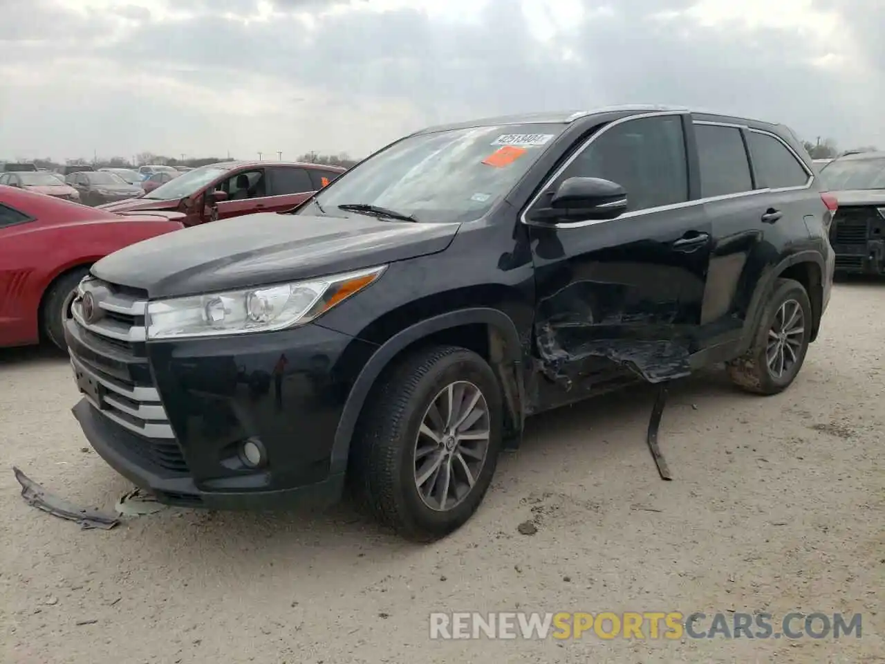 1 Photograph of a damaged car 5TDKZRFH1KS566460 TOYOTA HIGHLANDER 2019