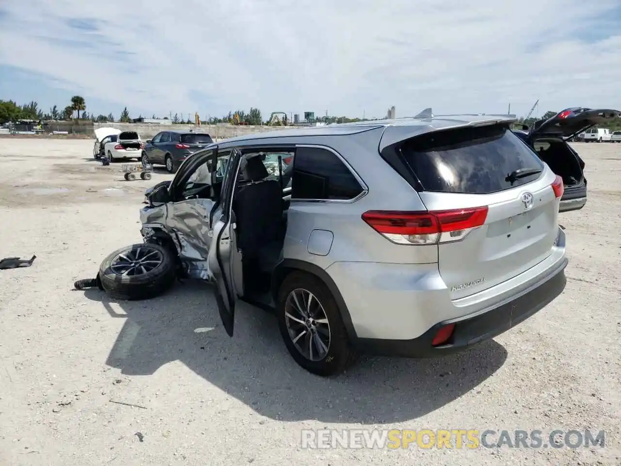 3 Photograph of a damaged car 5TDKZRFH1KS568502 TOYOTA HIGHLANDER 2019