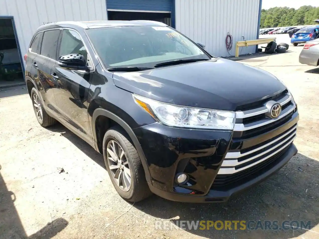 1 Photograph of a damaged car 5TDKZRFH1KS570427 TOYOTA HIGHLANDER 2019