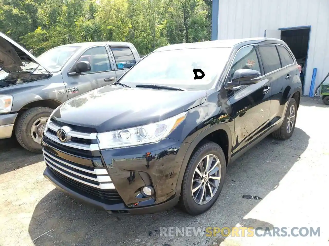 2 Photograph of a damaged car 5TDKZRFH1KS570427 TOYOTA HIGHLANDER 2019