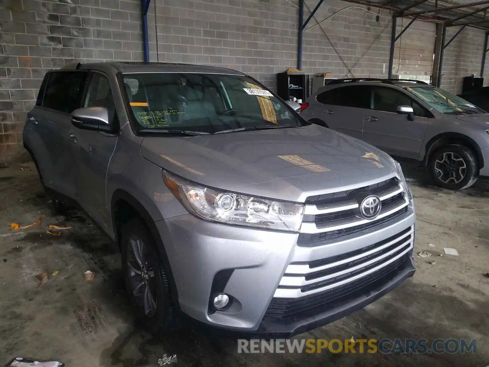 1 Photograph of a damaged car 5TDKZRFH1KS573148 TOYOTA HIGHLANDER 2019