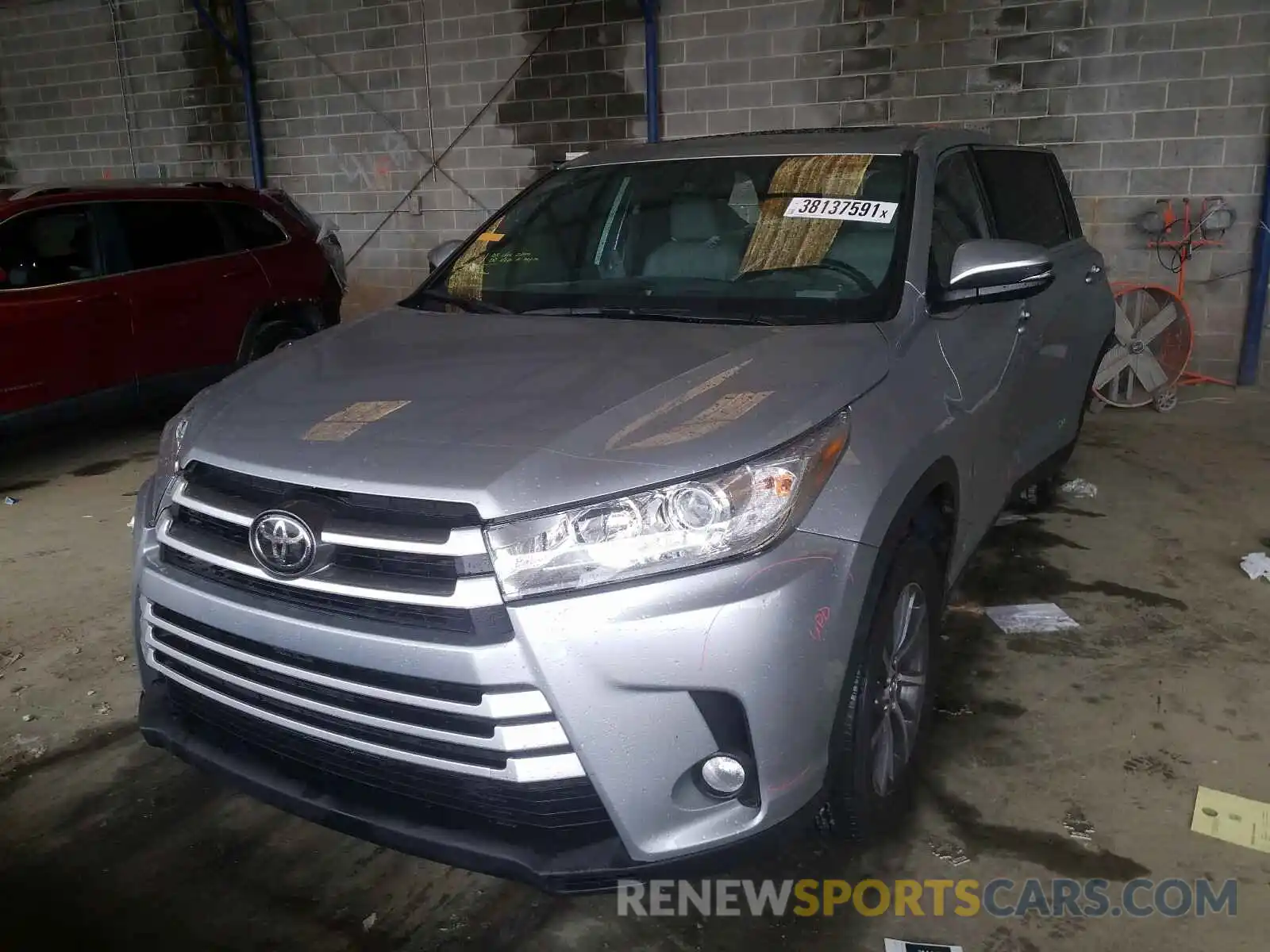 2 Photograph of a damaged car 5TDKZRFH1KS573148 TOYOTA HIGHLANDER 2019