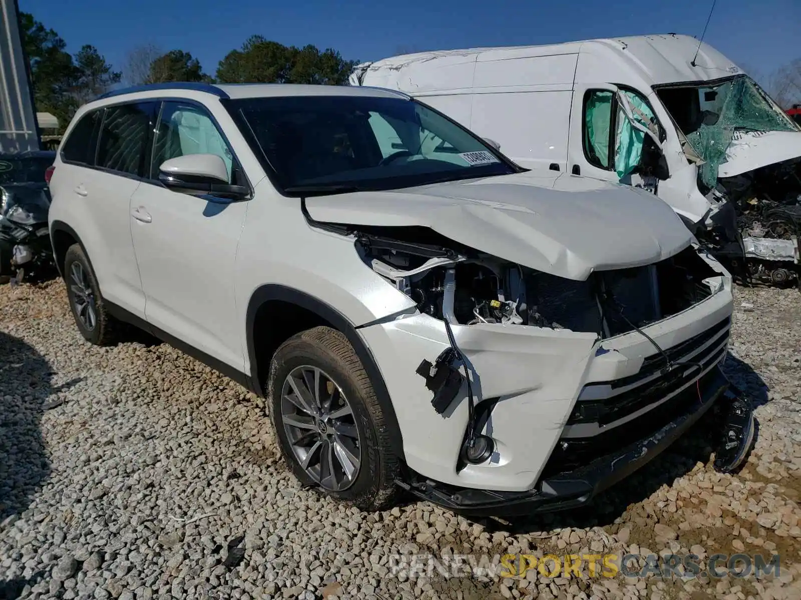 1 Photograph of a damaged car 5TDKZRFH1KS574896 TOYOTA HIGHLANDER 2019