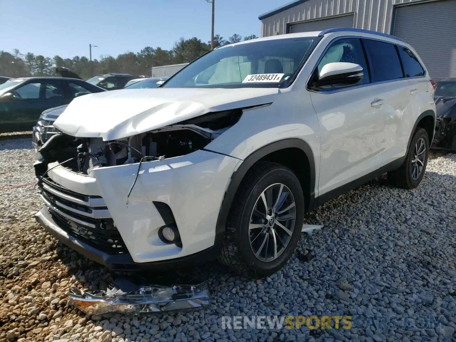 2 Photograph of a damaged car 5TDKZRFH1KS574896 TOYOTA HIGHLANDER 2019