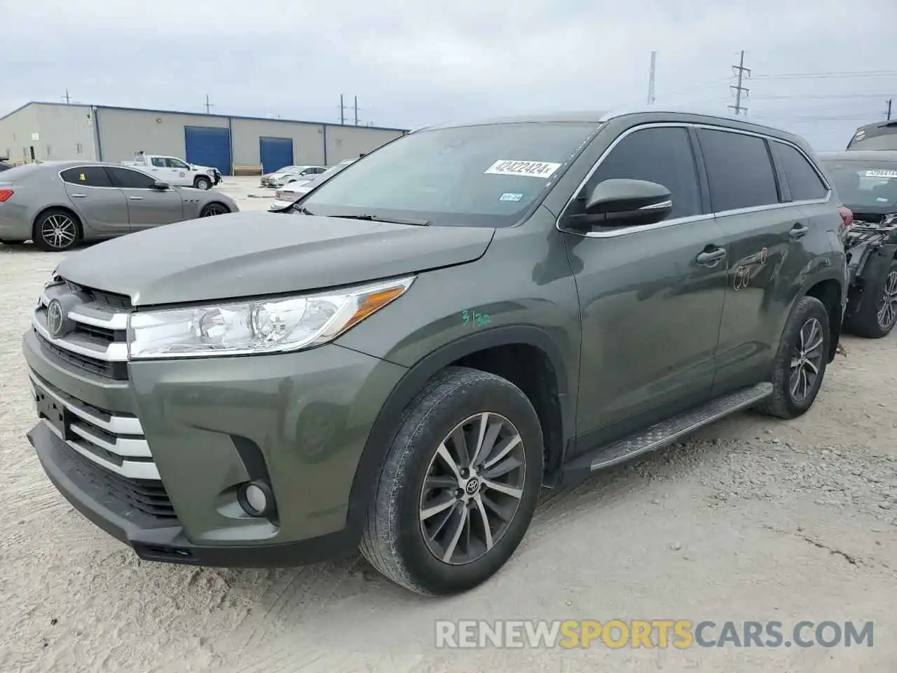 1 Photograph of a damaged car 5TDKZRFH2KS294310 TOYOTA HIGHLANDER 2019