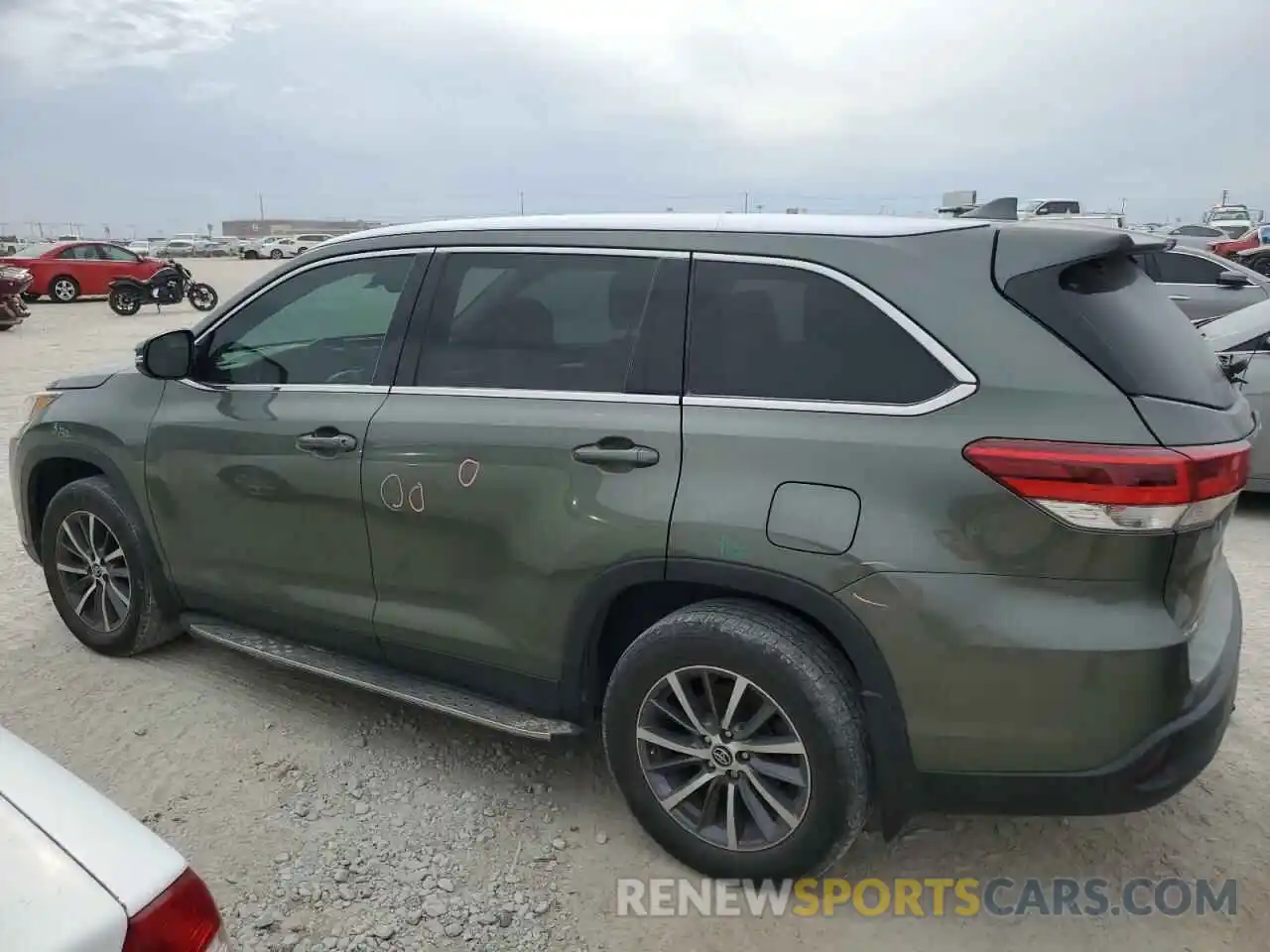 2 Photograph of a damaged car 5TDKZRFH2KS294310 TOYOTA HIGHLANDER 2019