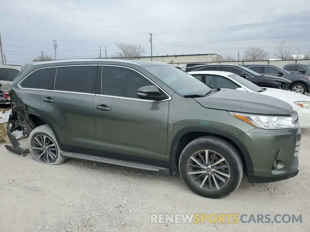 4 Photograph of a damaged car 5TDKZRFH2KS294310 TOYOTA HIGHLANDER 2019