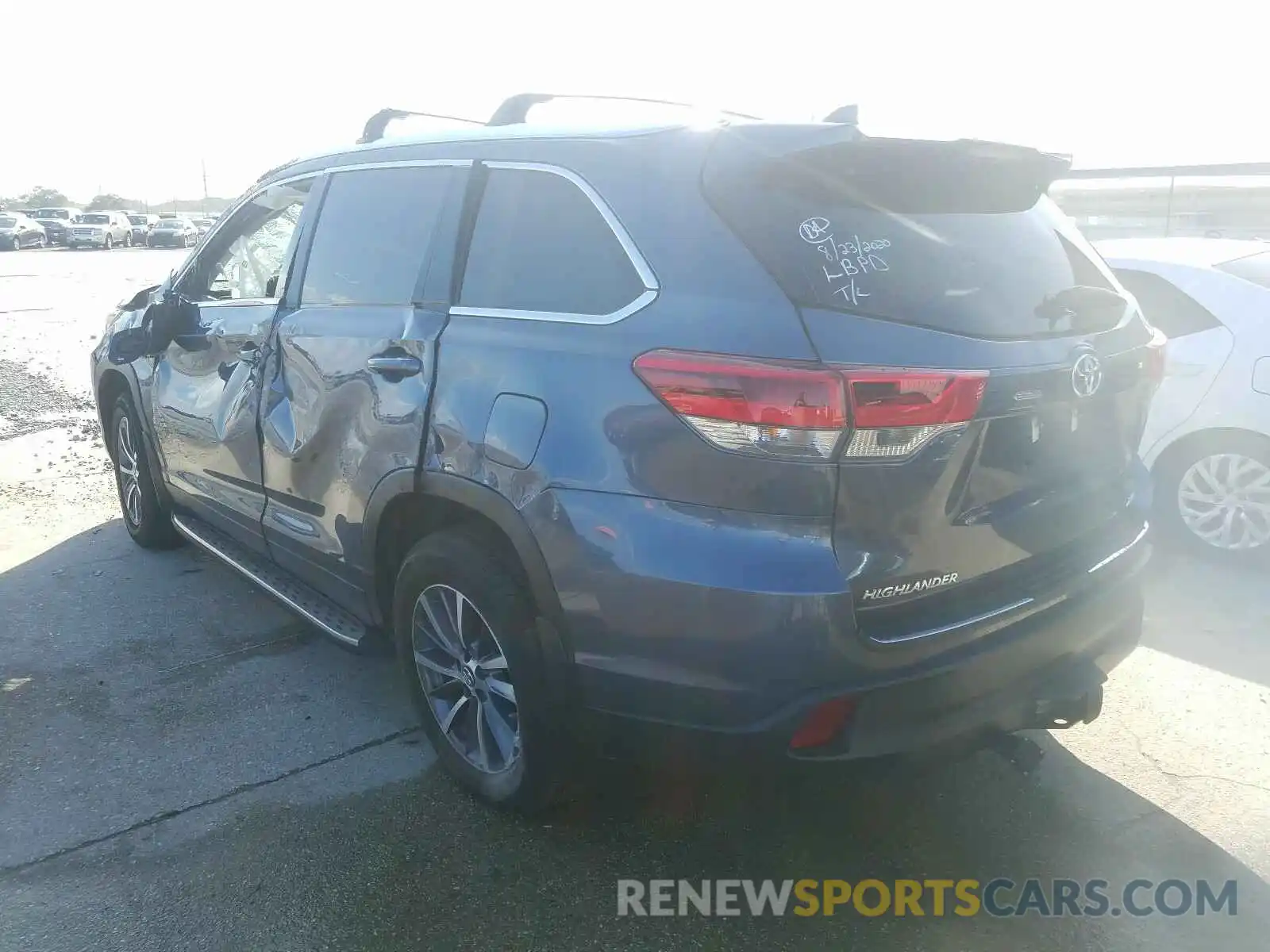 3 Photograph of a damaged car 5TDKZRFH2KS299667 TOYOTA HIGHLANDER 2019