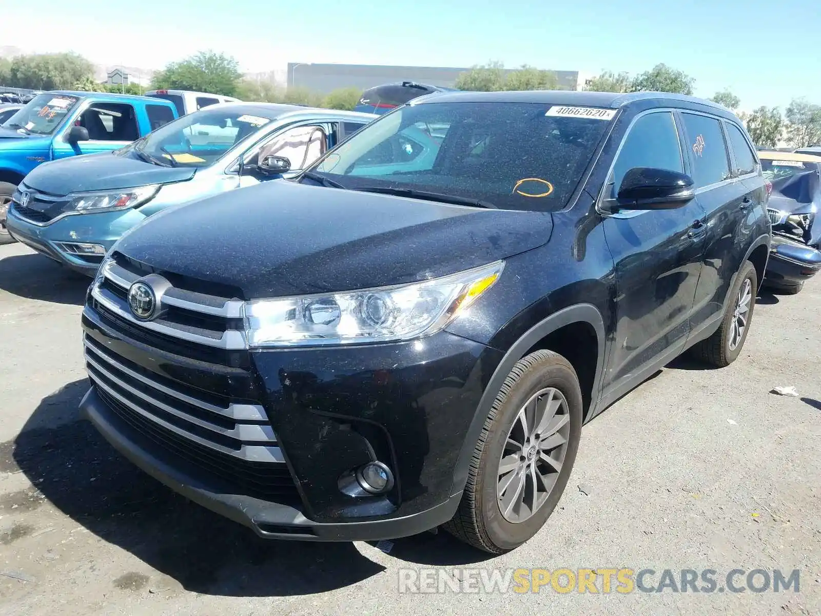 2 Photograph of a damaged car 5TDKZRFH2KS306066 TOYOTA HIGHLANDER 2019