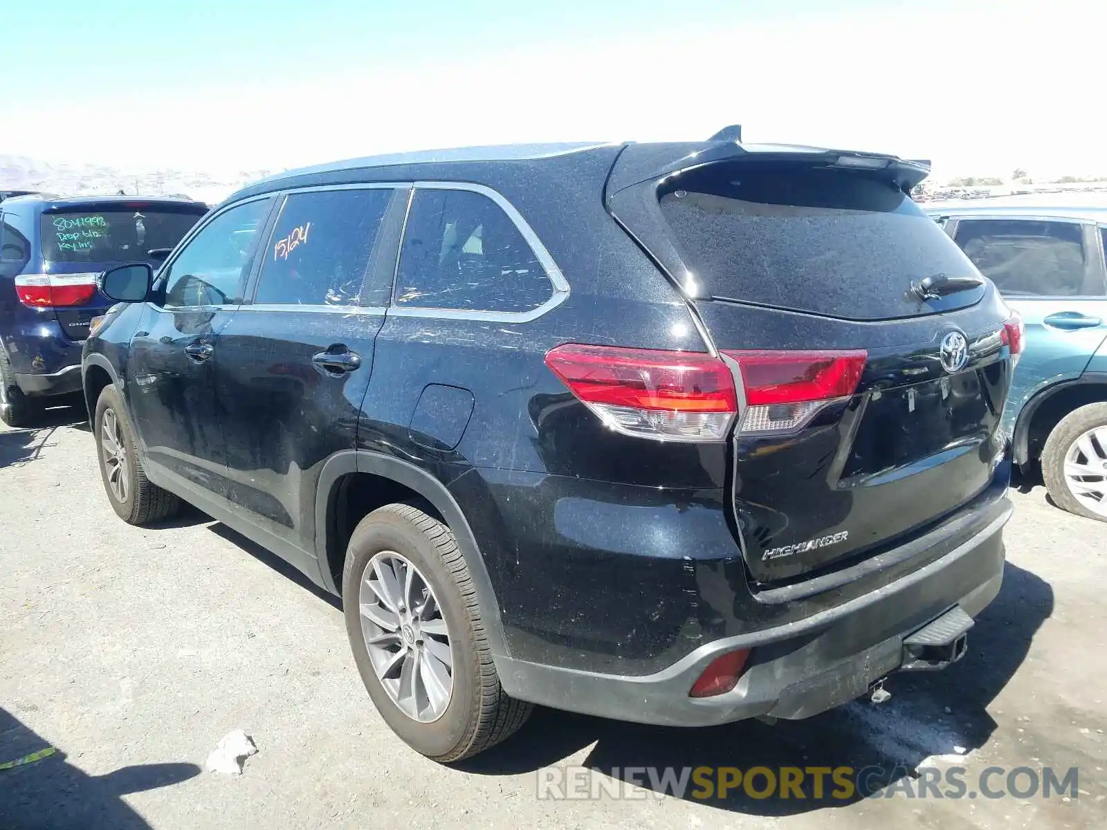 3 Photograph of a damaged car 5TDKZRFH2KS306066 TOYOTA HIGHLANDER 2019