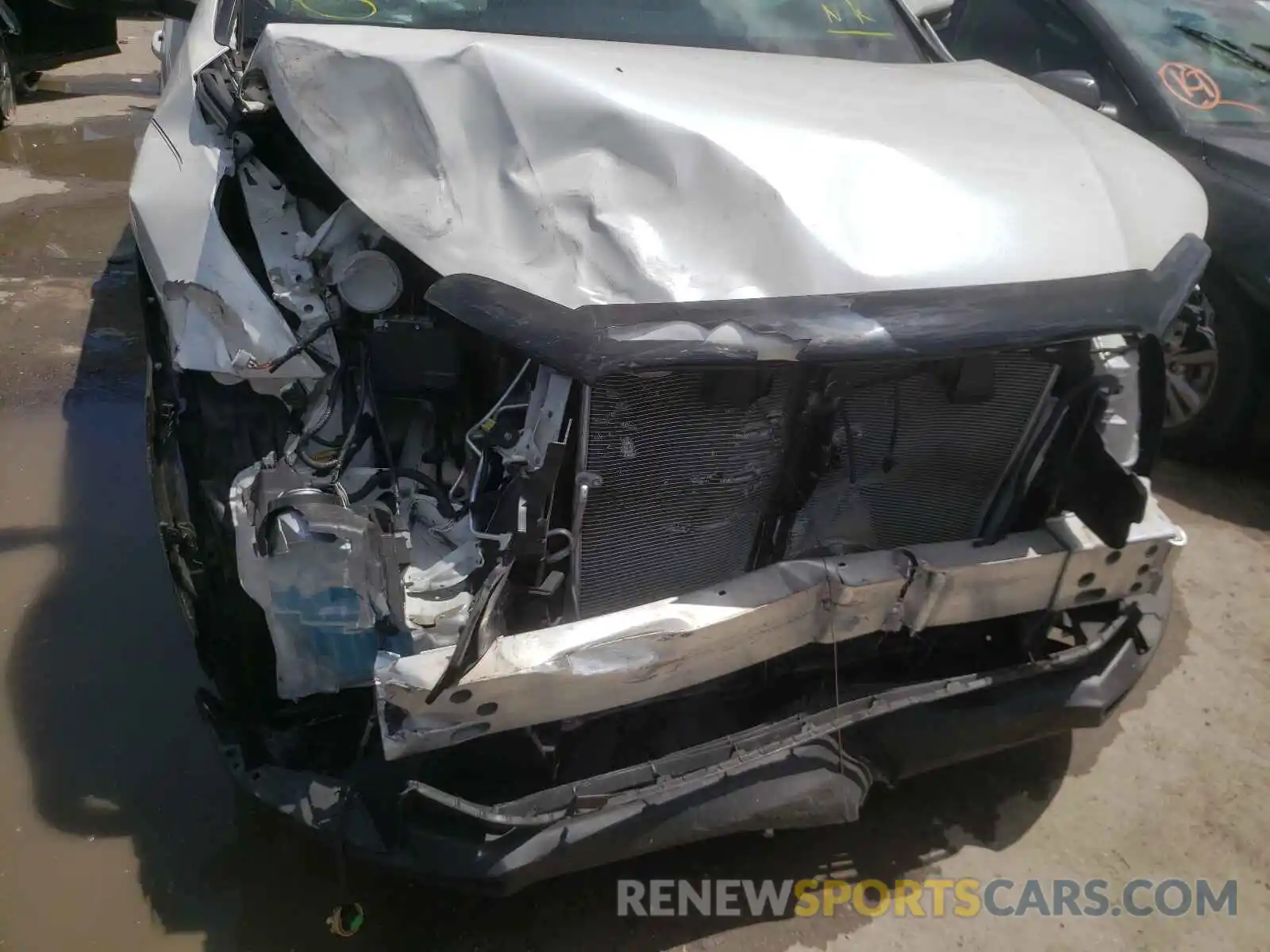 9 Photograph of a damaged car 5TDKZRFH2KS309260 TOYOTA HIGHLANDER 2019