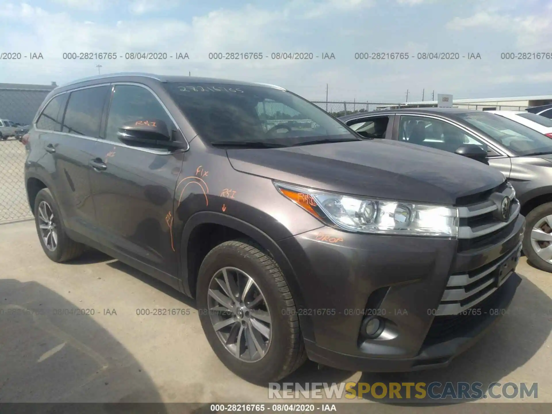 1 Photograph of a damaged car 5TDKZRFH2KS312613 TOYOTA HIGHLANDER 2019