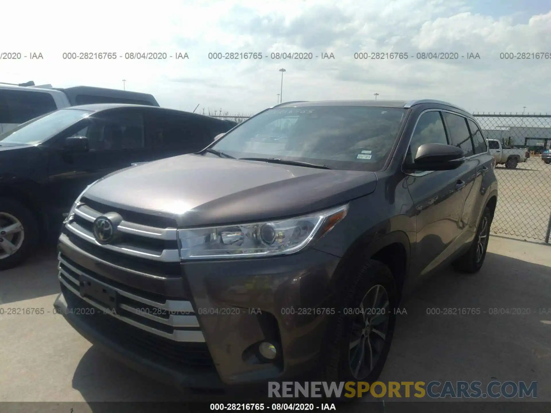 2 Photograph of a damaged car 5TDKZRFH2KS312613 TOYOTA HIGHLANDER 2019