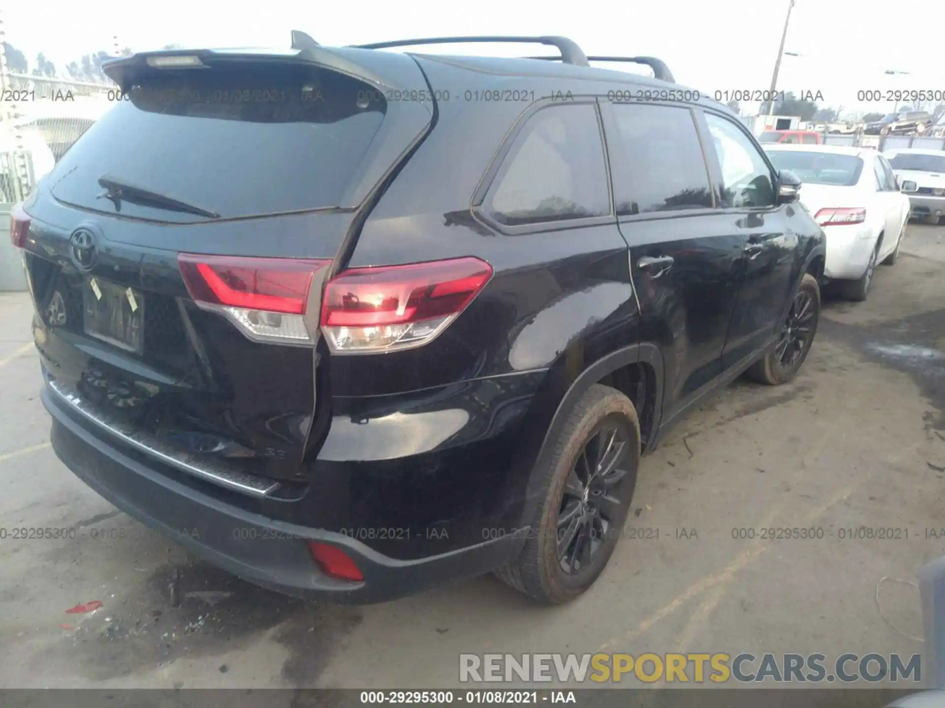 4 Photograph of a damaged car 5TDKZRFH2KS312756 TOYOTA HIGHLANDER 2019