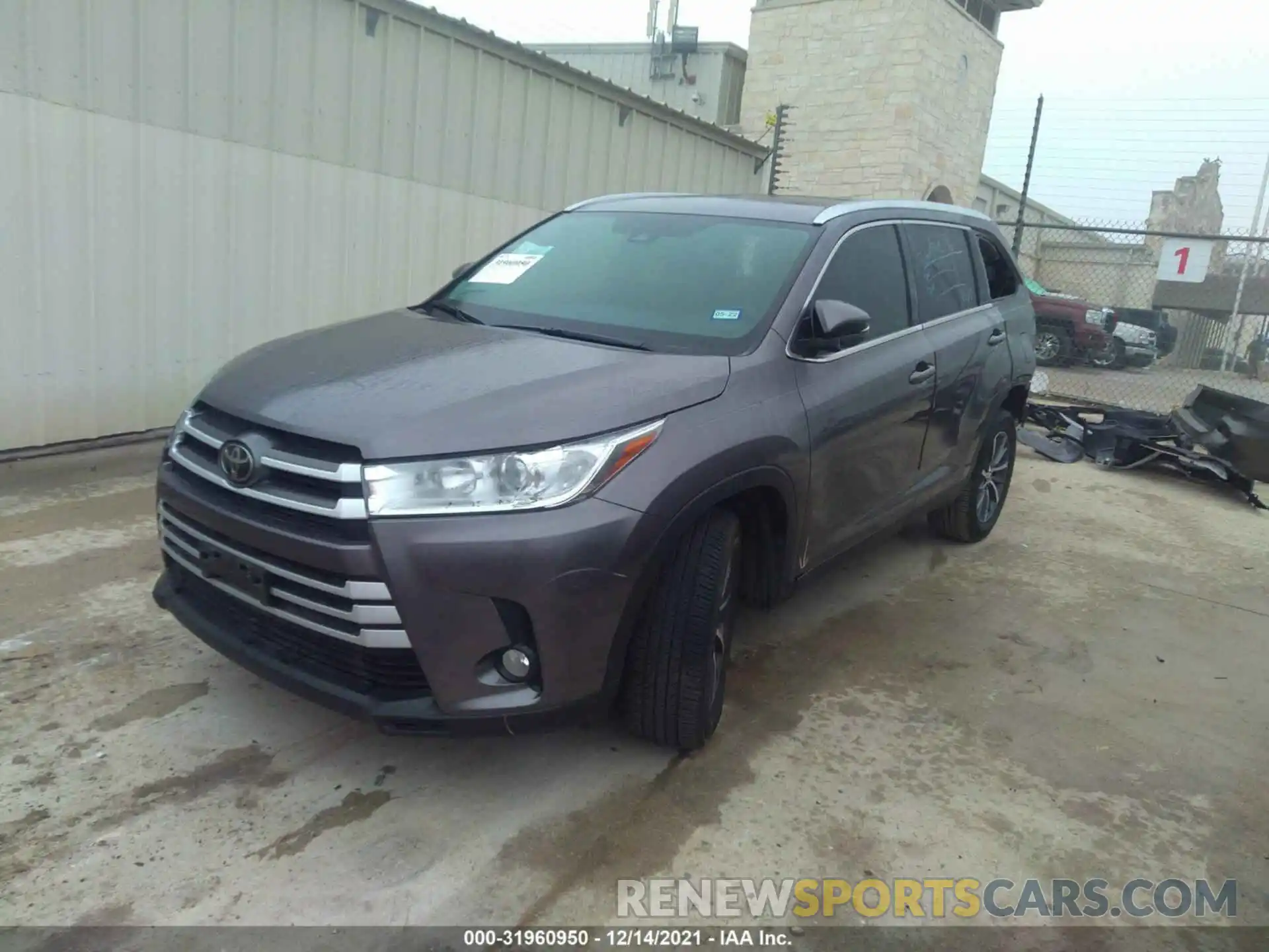 2 Photograph of a damaged car 5TDKZRFH2KS317777 TOYOTA HIGHLANDER 2019