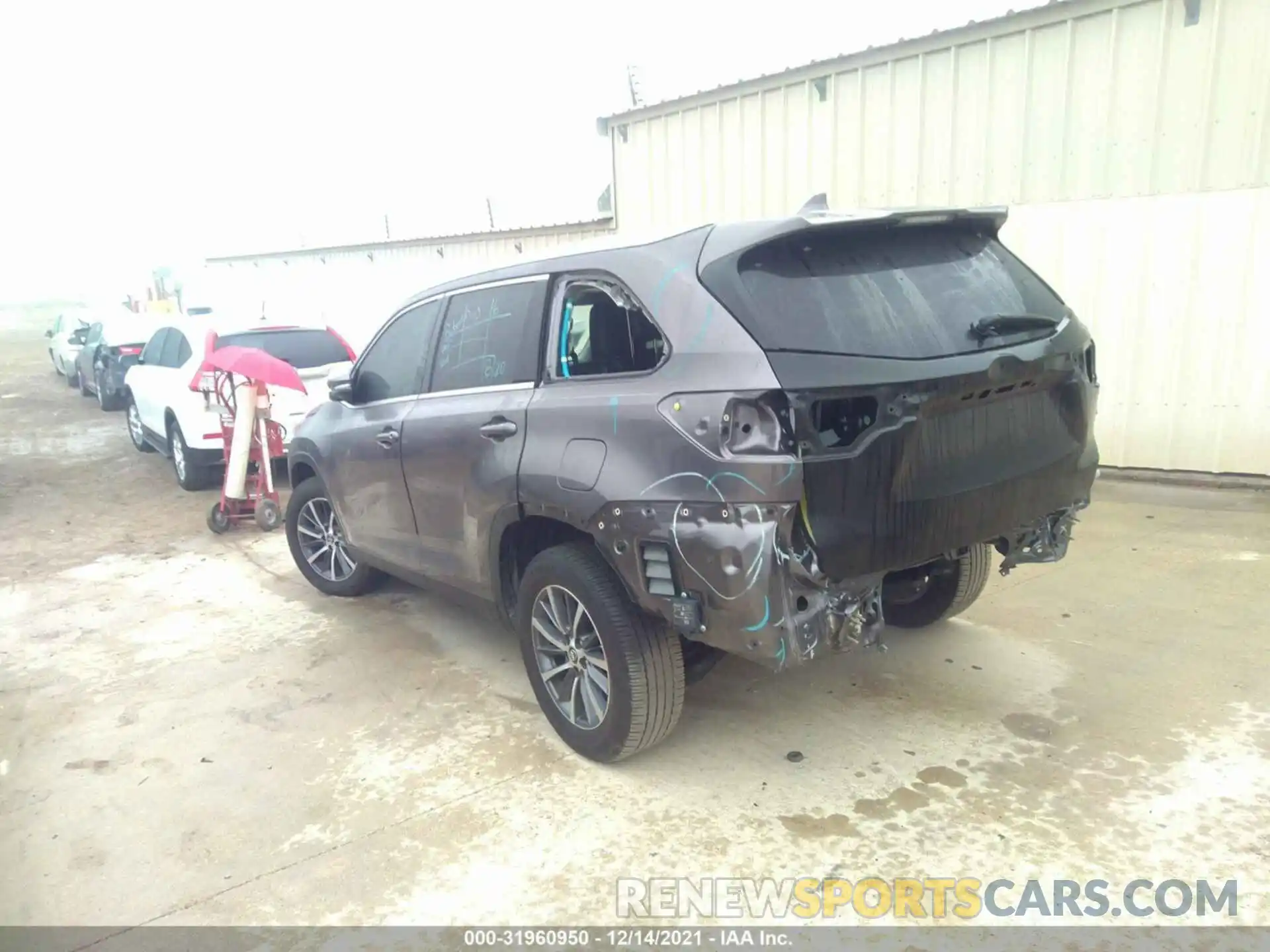 3 Photograph of a damaged car 5TDKZRFH2KS317777 TOYOTA HIGHLANDER 2019