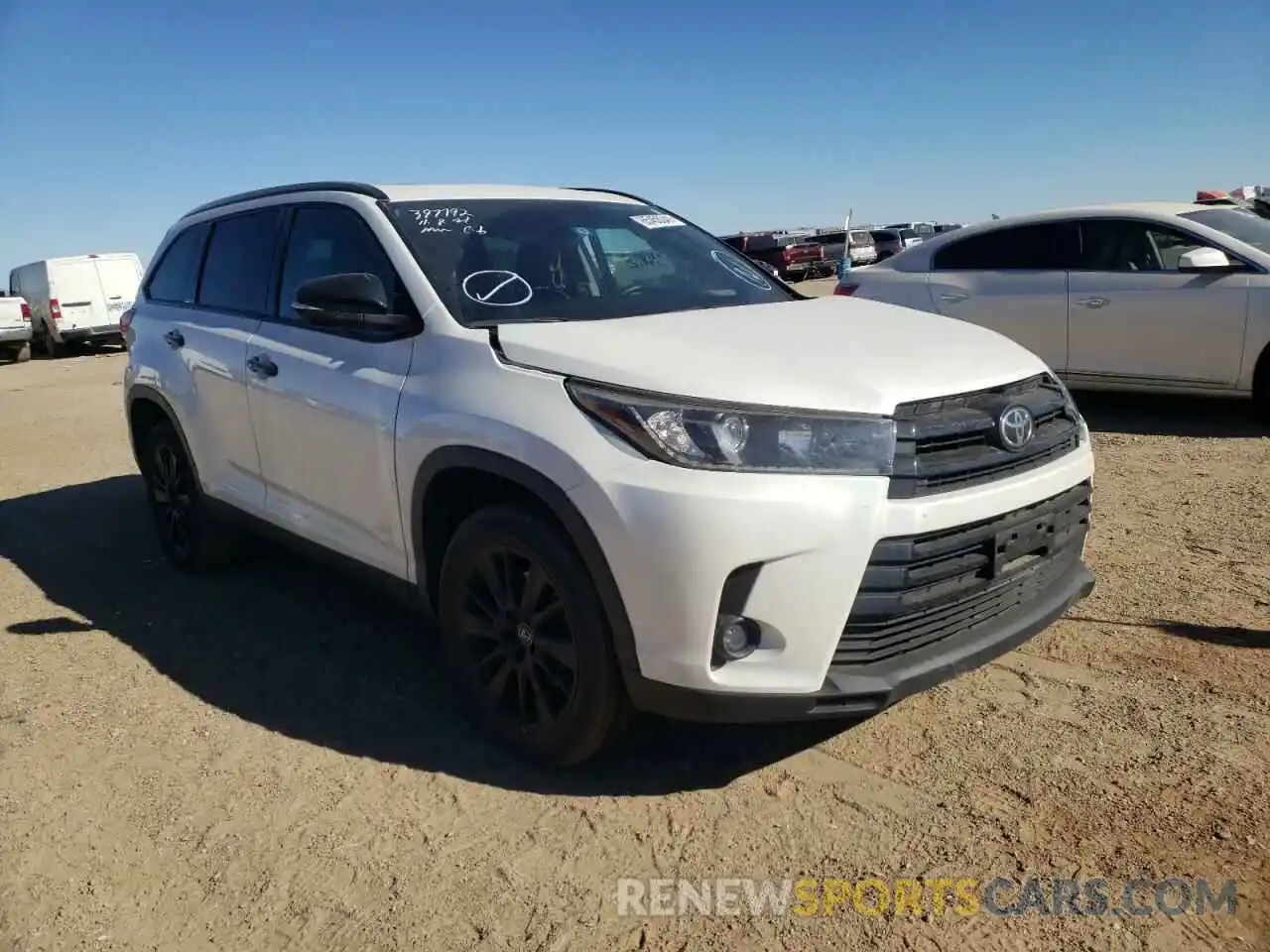 1 Photograph of a damaged car 5TDKZRFH2KS325992 TOYOTA HIGHLANDER 2019