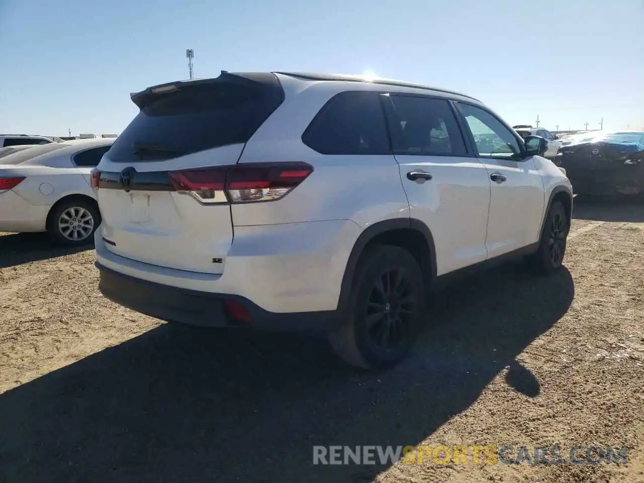 4 Photograph of a damaged car 5TDKZRFH2KS325992 TOYOTA HIGHLANDER 2019