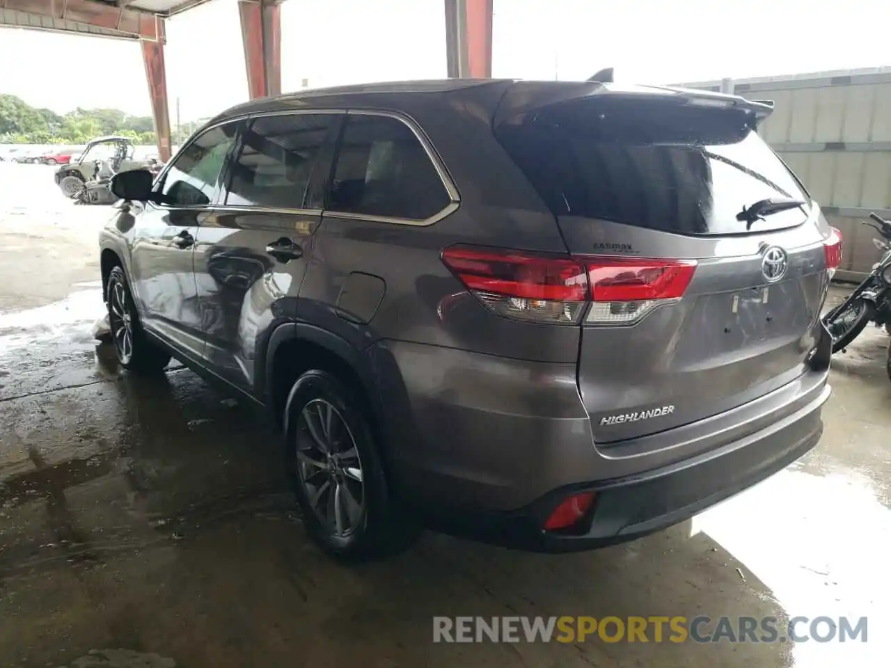 3 Photograph of a damaged car 5TDKZRFH2KS327211 TOYOTA HIGHLANDER 2019