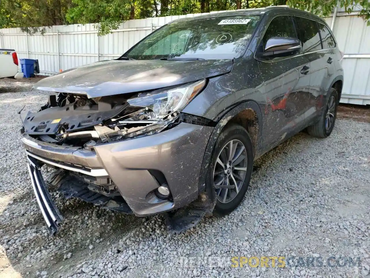 2 Photograph of a damaged car 5TDKZRFH2KS333431 TOYOTA HIGHLANDER 2019